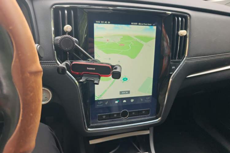 Used Roewe i6 New Energy 2017 45T Hybrid Connective Smart Luxury Edition Audio And AC Panel
