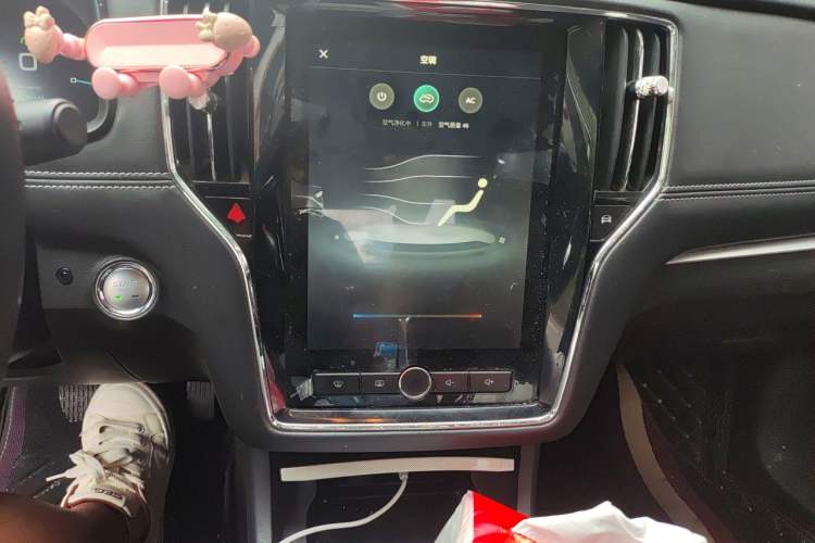 Used Roewe i6 New Energy 2017 45T Hybrid Connect & Smart Enjoyment Edition Audio And AC Panel