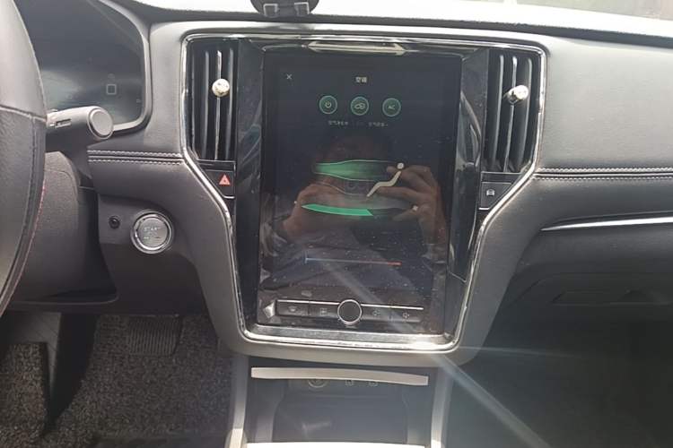 Used Roewe i6 New Energy 2017 45T Hybrid Connect & Smart Enjoyment Edition Audio And AC Panel