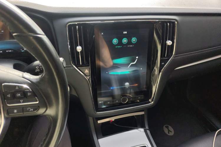 Used Roewe i6 New Energy 2017 45T Hybrid Connect & Smart Enjoyment Edition Audio And AC Panel