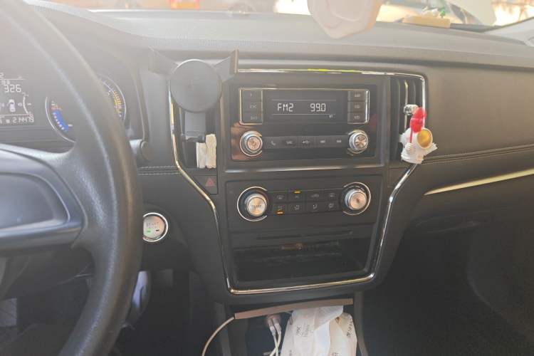 Used Roewe i6 New Energy 2017 45T Hybrid Connect & Smart Enjoyment Edition Audio And AC Panel