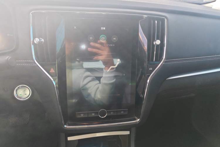 Used Roewe i6 New Energy 2017 45T Hybrid Connect & Smart Enjoyment Edition Audio And AC Panel