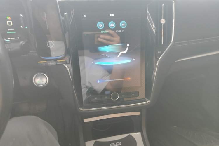 Used Roewe i6 New Energy 2017 45T Hybrid Connect & Smart Enjoyment Edition Audio And AC Panel