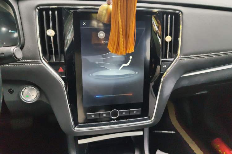 Used Roewe i6 New Energy 2017 45T Hybrid Connect & Smart Enjoyment Edition Audio And AC Panel