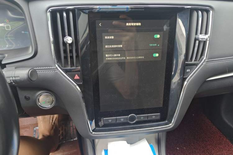 Used Roewe i6 New Energy 2017 45T Hybrid Connect & Smart Enjoyment Edition Audio And AC Panel
