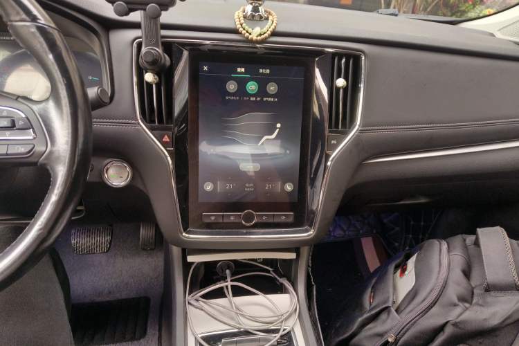 Used Roewe i6 New Energy 2017 45T Hybrid Connective Smart Luxury Edition Audio And AC Panel