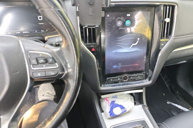 Used Roewe i6 New Energy 2017 45T Hybrid Connect & Smart Enjoyment Edition Audio And AC Panel