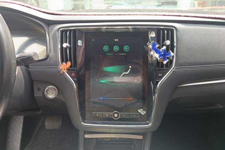 Used Roewe i6 New Energy 2017 45T Hybrid Connect & Smart Enjoyment Edition Audio And AC Panel