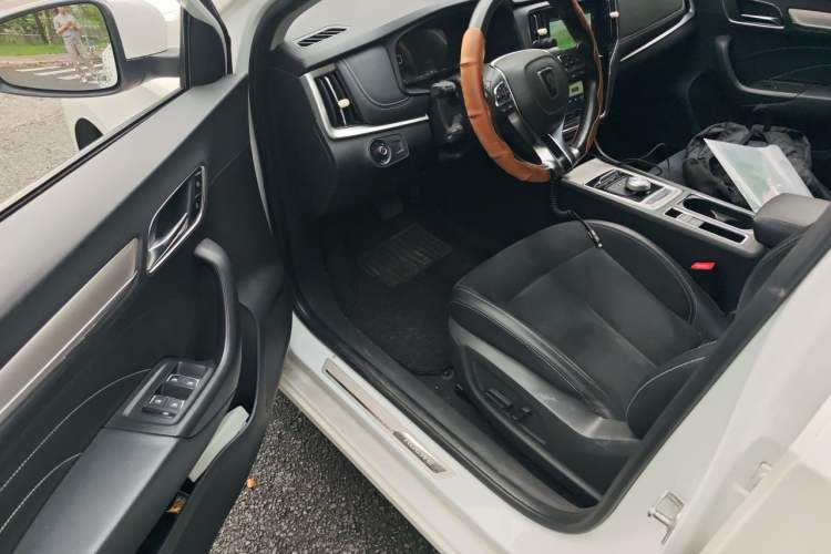 Used Roewe i6 New Energy 2017 45T Hybrid Connective Smart Luxury Edition Driver Seat