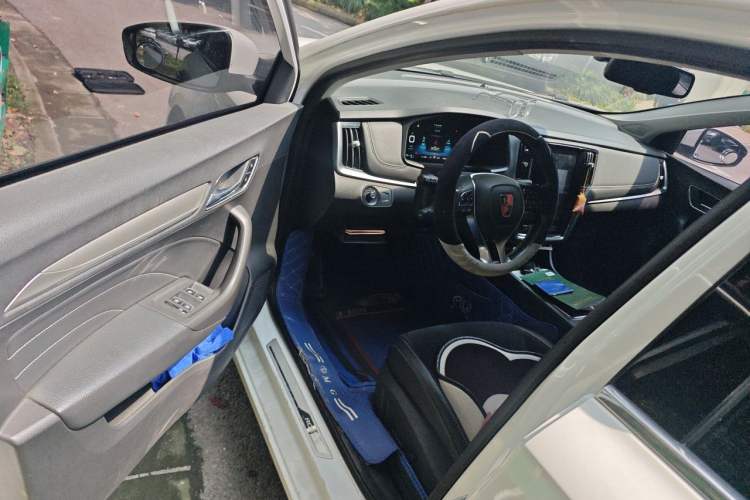 Used Roewe i6 New Energy 2017 45T Hybrid Connective Smart Luxury Edition Driver Seat