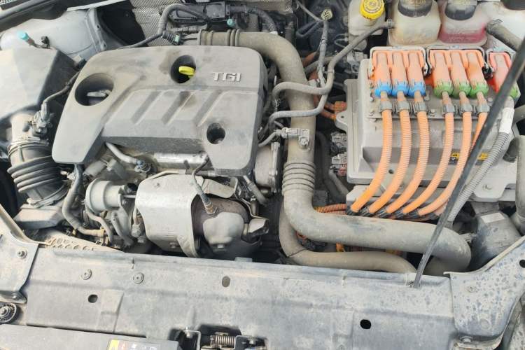 Used Roewe i6 New Energy 2017 45T Hybrid Connective Smart Luxury Edition Engine Bay