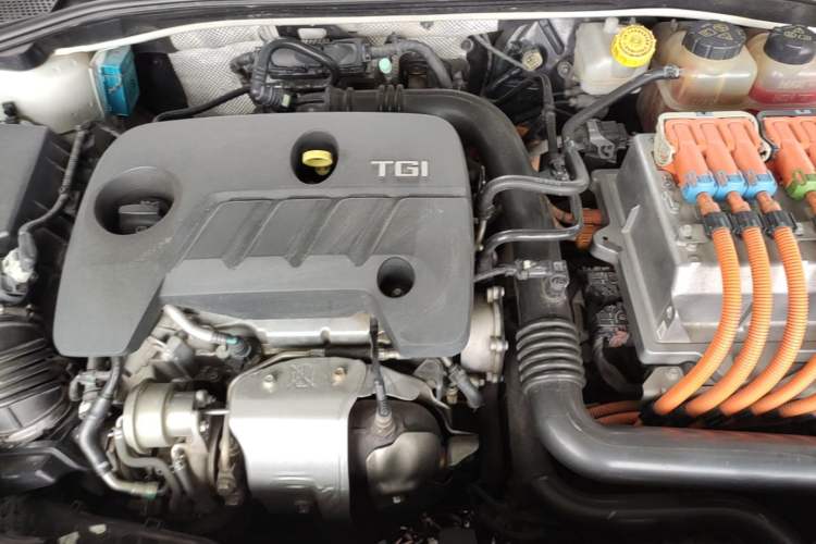 Used Roewe i6 New Energy 2017 45T Hybrid Connect & Smart Enjoyment Edition Engine Bay