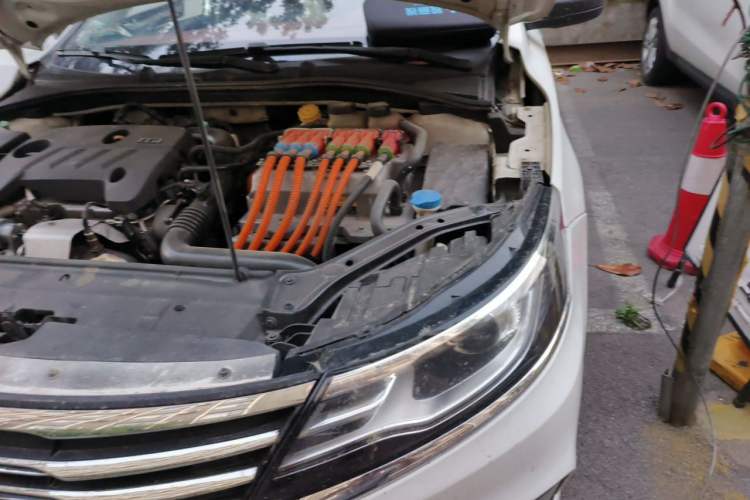 Used Roewe i6 New Energy 2017 45T Hybrid Connect & Smart Enjoyment Edition Engine Bay Left
