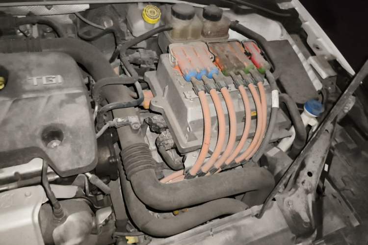 Used Roewe i6 New Energy 2017 45T Hybrid Connect & Smart Enjoyment Edition Engine Bay Left