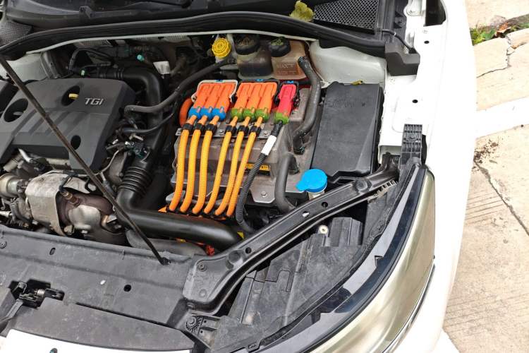 Used Roewe i6 New Energy 2017 45T Hybrid Connect & Smart Enjoyment Edition Engine Bay Left