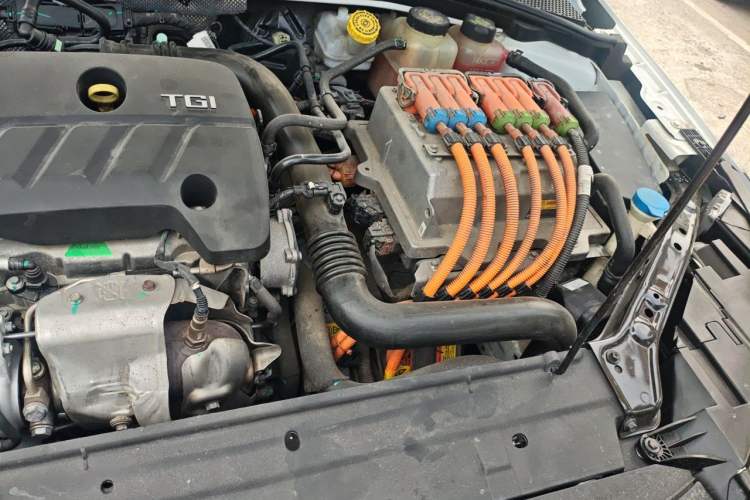 Used Roewe i6 New Energy 2017 45T Hybrid Connect & Smart Enjoyment Edition Engine Bay Left