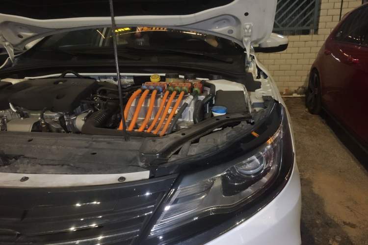 Used Roewe i6 New Energy 2017 45T Hybrid Connect & Smart Enjoyment Edition Engine Bay Left