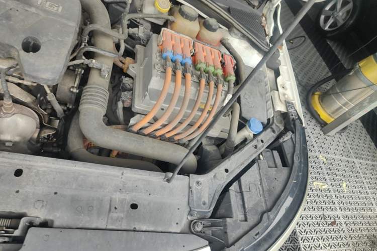 Used Roewe i6 New Energy 2017 45T Hybrid Connect & Smart Enjoyment Edition Engine Bay Left