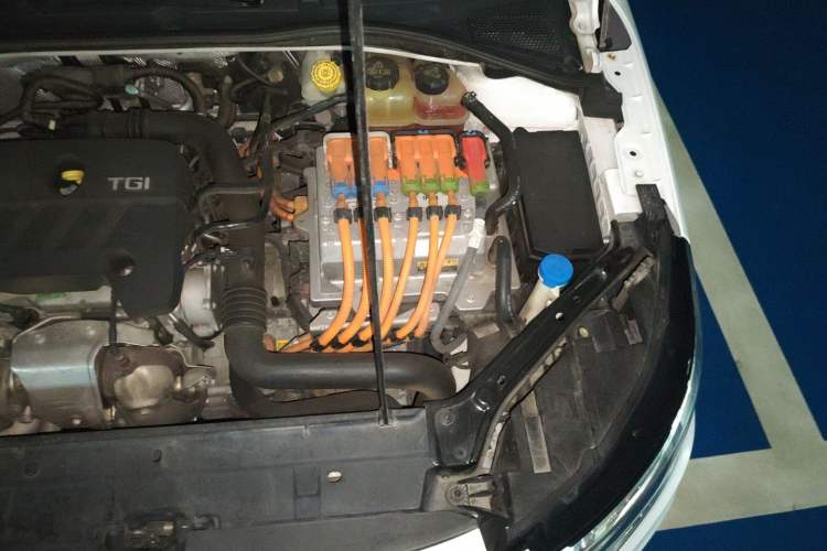 Used Roewe i6 New Energy 2017 45T Hybrid Connect & Smart Enjoyment Edition Engine Bay Left