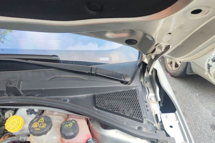 Used Roewe i6 New Energy 2017 45T Hybrid Connected Smart Edition Engine Bay Left