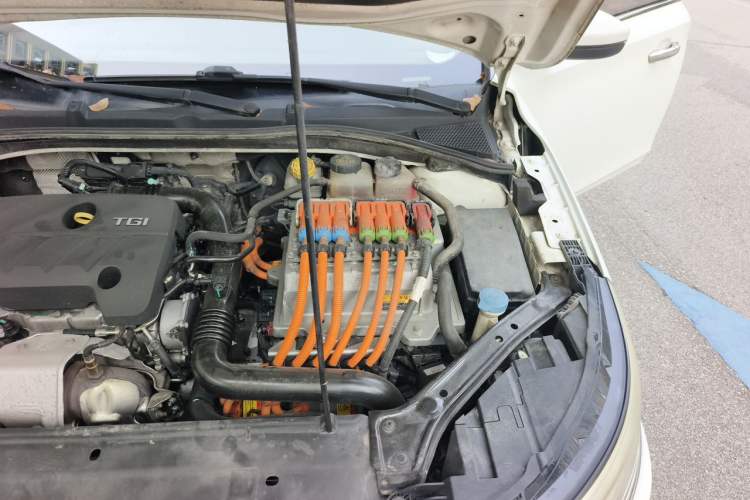 Used Roewe i6 New Energy 2017 45T Hybrid Connect & Smart Enjoyment Edition Engine Bay Left