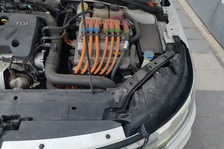 Used Roewe i6 New Energy 2017 45T Hybrid Connect & Smart Enjoyment Edition Engine Bay Left