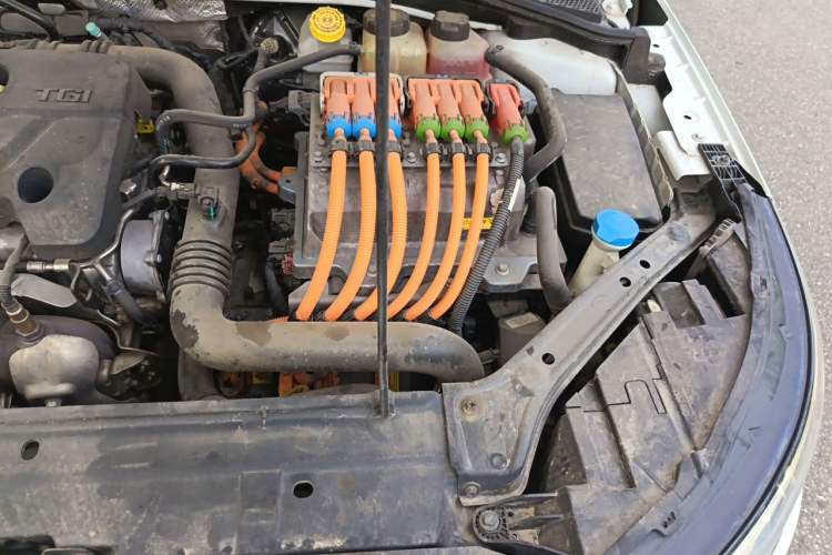 Used Roewe i6 New Energy 2017 45T Hybrid Connect & Smart Enjoyment Edition Engine Bay Left