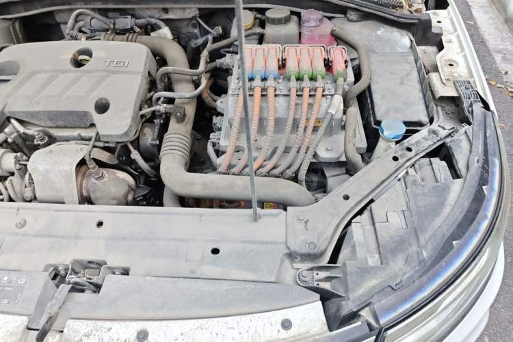 Used Roewe i6 New Energy 2017 45T Hybrid Connect & Smart Enjoyment Edition Engine Bay Left
