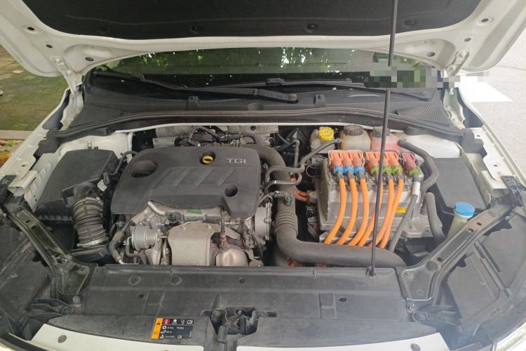 Used Roewe i6 New Energy 2017 45T Hybrid Connective Smart Luxury Edition Engine Bay
