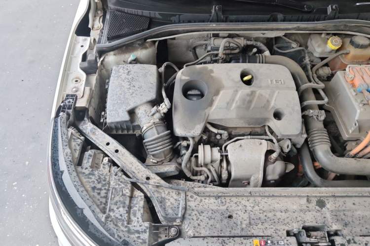 Used Roewe i6 New Energy 2017 45T Hybrid Connect & Smart Enjoyment Edition Engine Bay Right