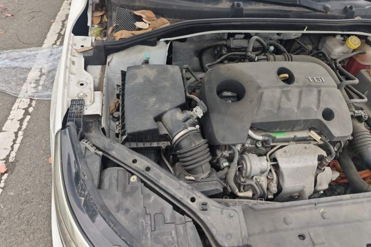 Used Roewe i6 New Energy 2017 45T Hybrid Connect & Smart Enjoyment Edition Engine Bay Right