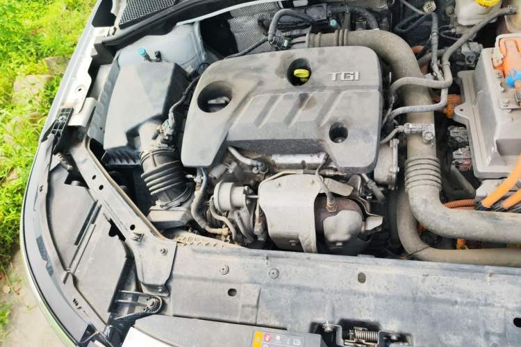 Used Roewe i6 New Energy 2017 45T Hybrid Connective Smart Luxury Edition Engine Bay Right