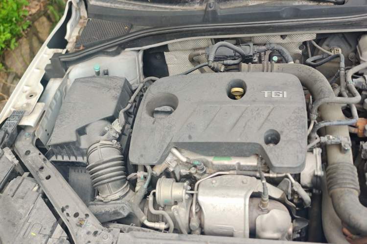 Used Roewe i6 New Energy 2017 45T Hybrid Connect & Smart Enjoyment Edition Engine Bay Right