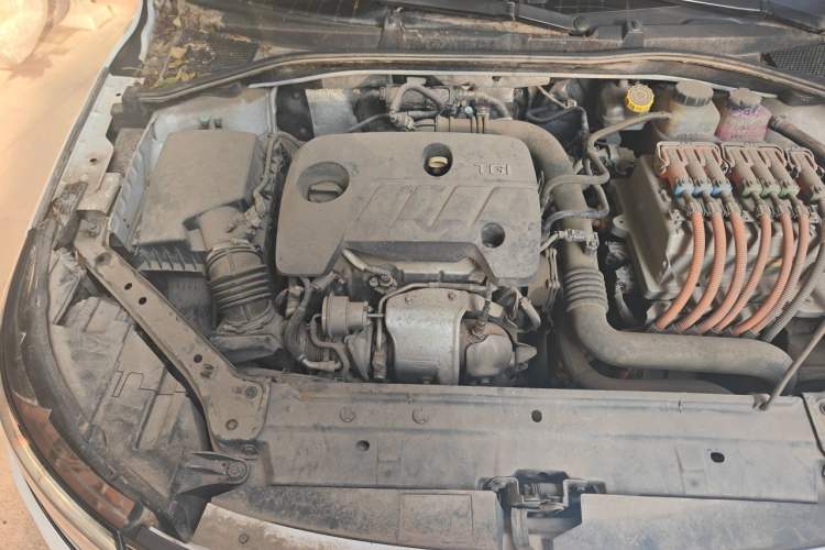 Used Roewe i6 New Energy 2017 45T Hybrid Connect & Smart Enjoyment Edition Engine Bay Right