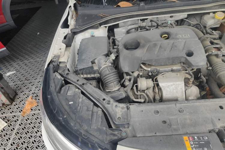 Used Roewe i6 New Energy 2017 45T Hybrid Connect & Smart Enjoyment Edition Engine Bay Right