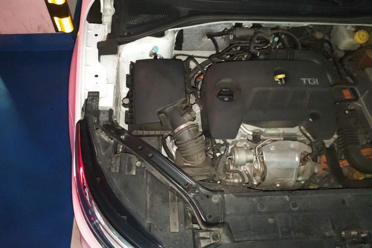 Used Roewe i6 New Energy 2017 45T Hybrid Connect & Smart Enjoyment Edition Engine Bay Right