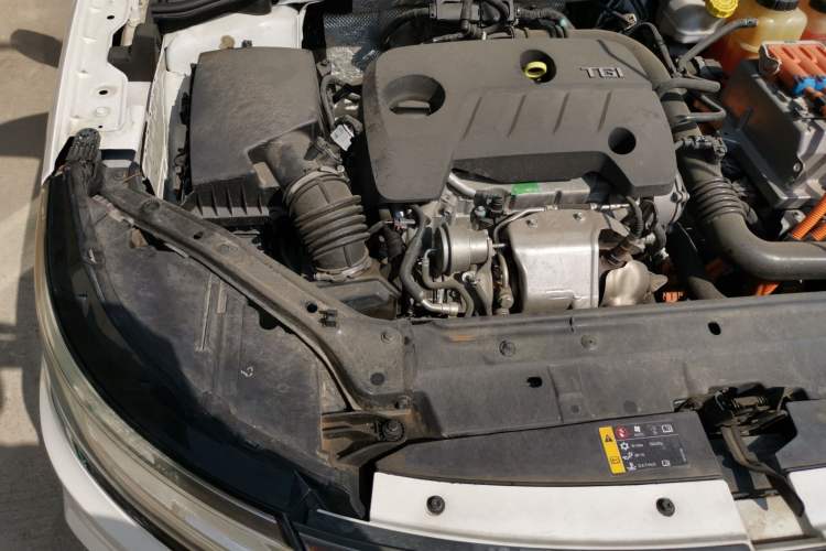 Used Roewe i6 New Energy 2017 45T Hybrid Connective Smart Luxury Edition Engine Bay Right