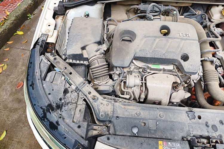 Used Roewe i6 New Energy 2017 45T Hybrid Connect & Smart Enjoyment Edition Engine Bay Right