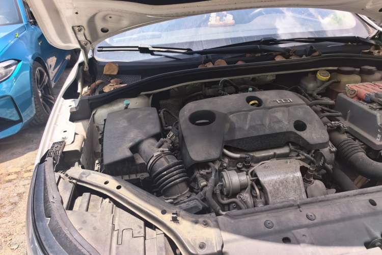 Used Roewe i6 New Energy 2017 45T Hybrid Connect & Smart Enjoyment Edition Engine Bay Right