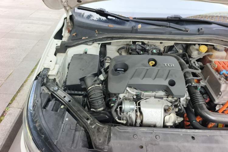 Used Roewe i6 New Energy 2017 45T Hybrid Connect & Smart Enjoyment Edition Engine Bay Right