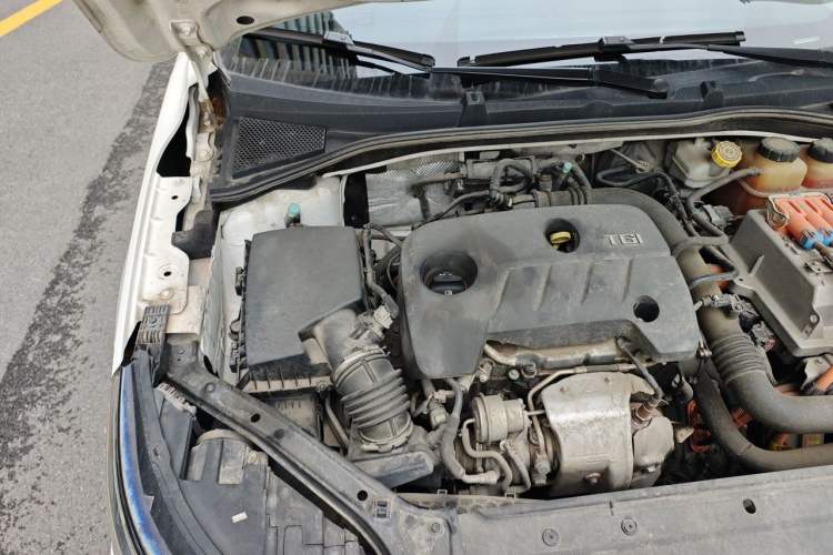 Used Roewe i6 New Energy 2017 45T Hybrid Connect & Smart Enjoyment Edition Engine Bay Right