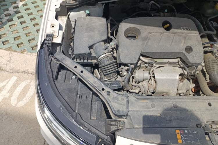 Used Roewe i6 New Energy 2017 45T Hybrid Connect & Smart Enjoyment Edition Engine Bay Right