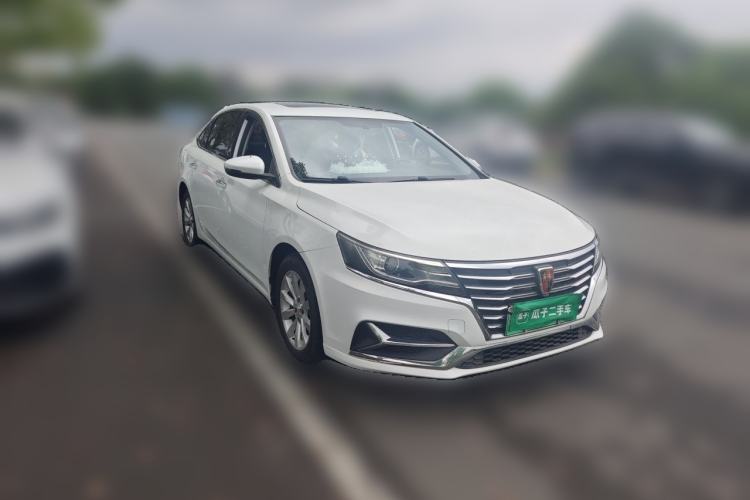 Used Roewe i6 New Energy 2017 45T Hybrid Connect & Smart Enjoyment Edition Front Right 45 Deg
