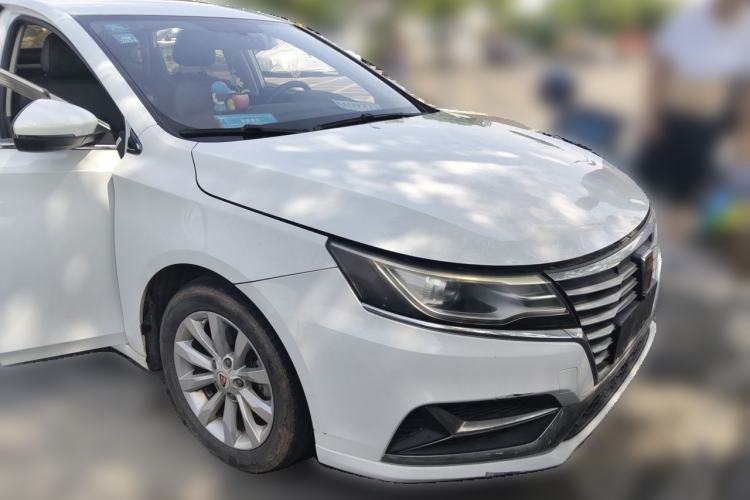 Used Roewe i6 New Energy 2017 45T Hybrid Connect & Smart Enjoyment Edition Front Right 45 Deg
