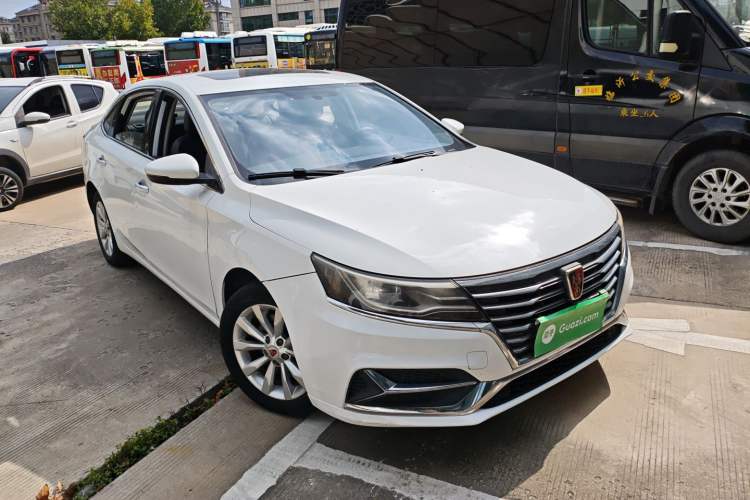 Used Roewe i6 New Energy 2017 45T Hybrid Connect & Smart Enjoyment Edition Front Right 45 Deg