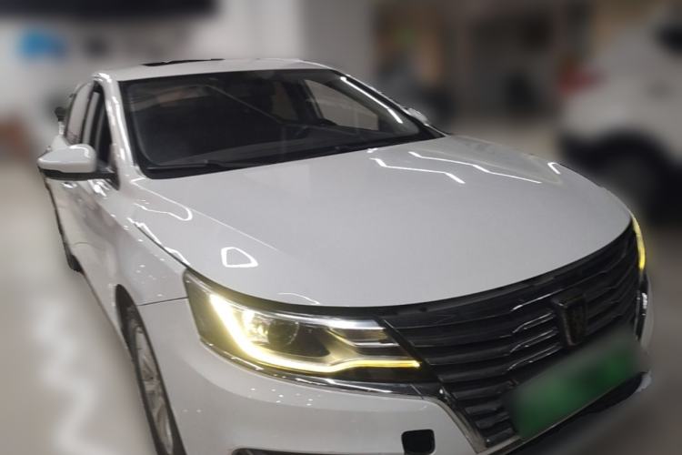 Used Roewe i6 New Energy 2017 45T Hybrid Connect & Smart Enjoyment Edition Front Right 45 Deg