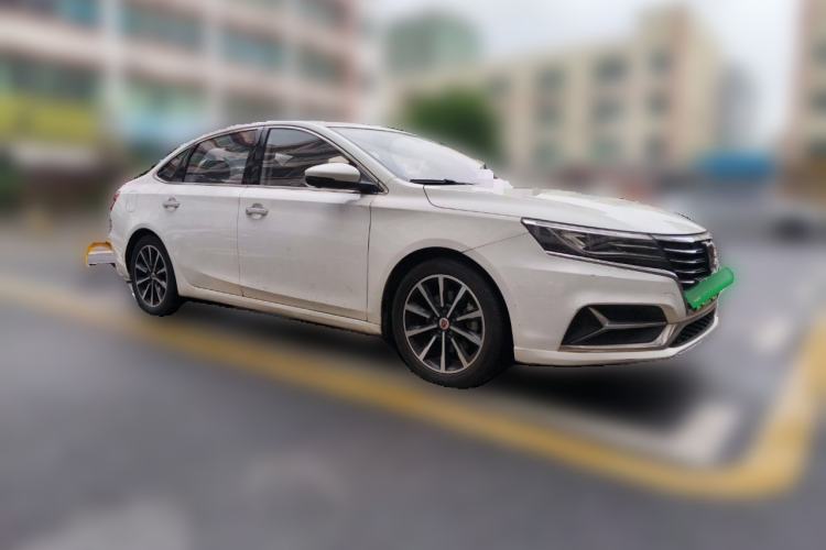 Used Roewe i6 New Energy 2017 45T Hybrid Connective Smart Luxury Edition Front Right 45 Deg