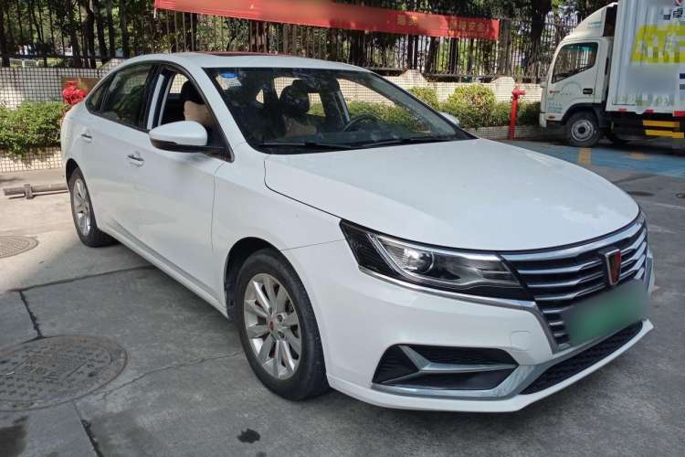 Used Roewe i6 New Energy 2017 45T Hybrid Connect & Smart Enjoyment Edition Front Right 45 Deg