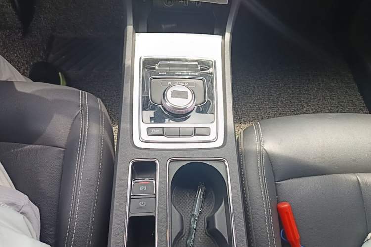 Used Roewe i6 New Energy 2017 45T Hybrid Connect & Smart Enjoyment Edition Gear Lever