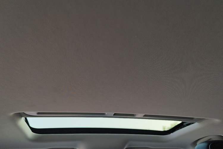 Used Roewe i6 New Energy 2017 45T Hybrid Connect & Smart Enjoyment Edition Headliner